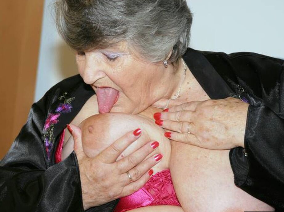 20P Vovó Libby amadora do Reino Unido usa um vibrador em sua vagina com tesão