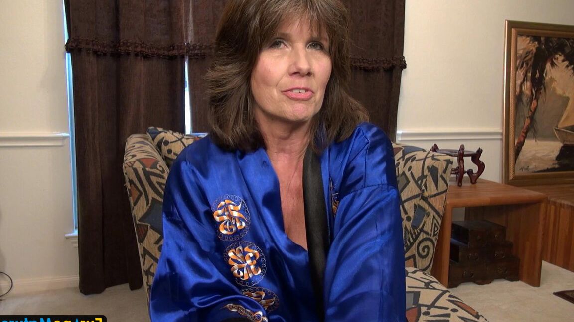 16P Europe Mature Granny Horny Jade profite de la journée
