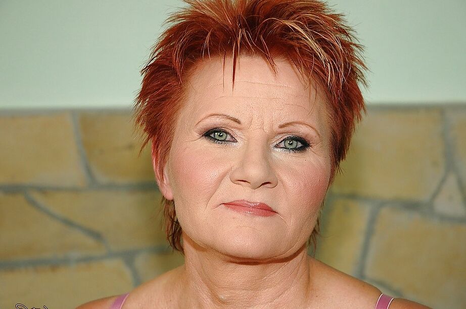 16P Redhead granny with tiny tits shows her shaved cunt and her hot ass