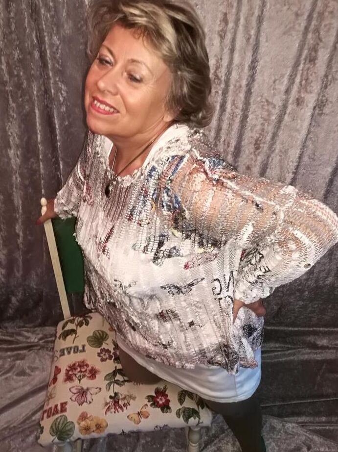 20P Big titted oma Caro pulls down her underwear to show her big ass in nylons