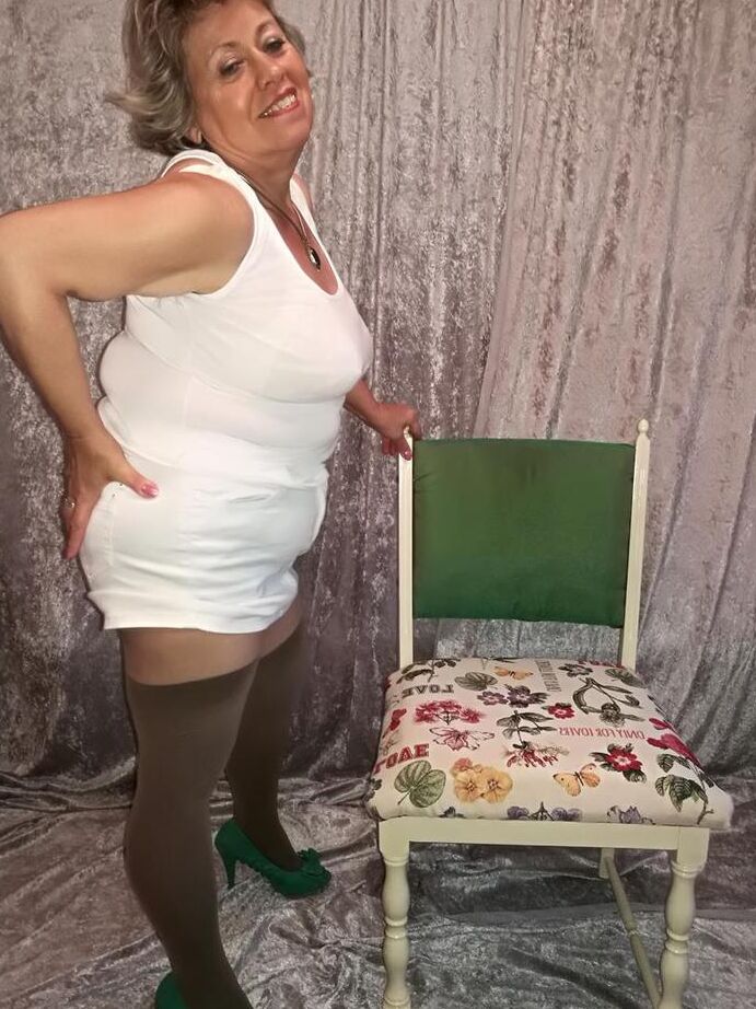 20P Big titted oma Caro pulls down her underwear to show her big ass in nylons