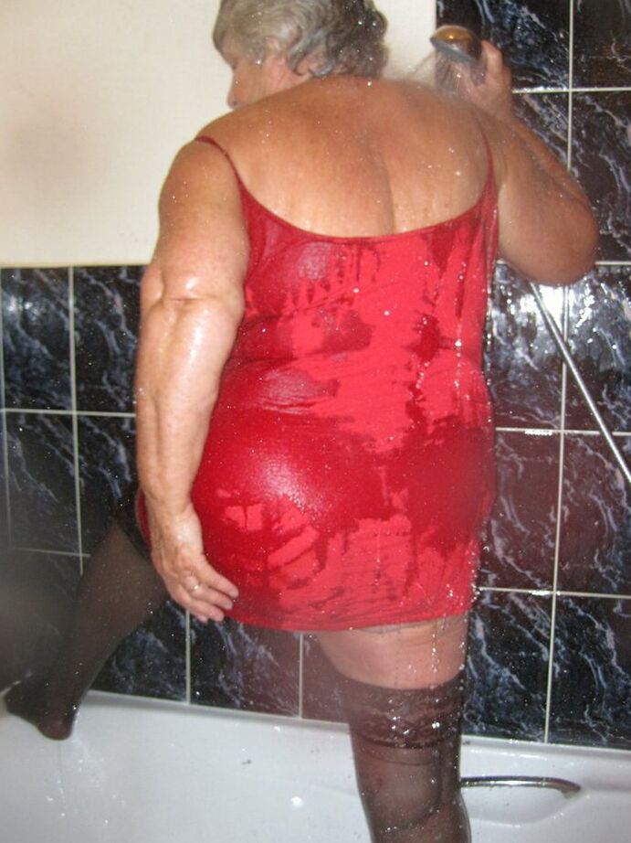 20P Obese nan Grandma Libby gets naked in stockings while in the shower