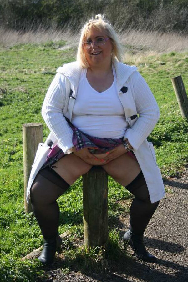 20P Fat amateur Lexie Vummings wears an anal plug during upskirt action by a river