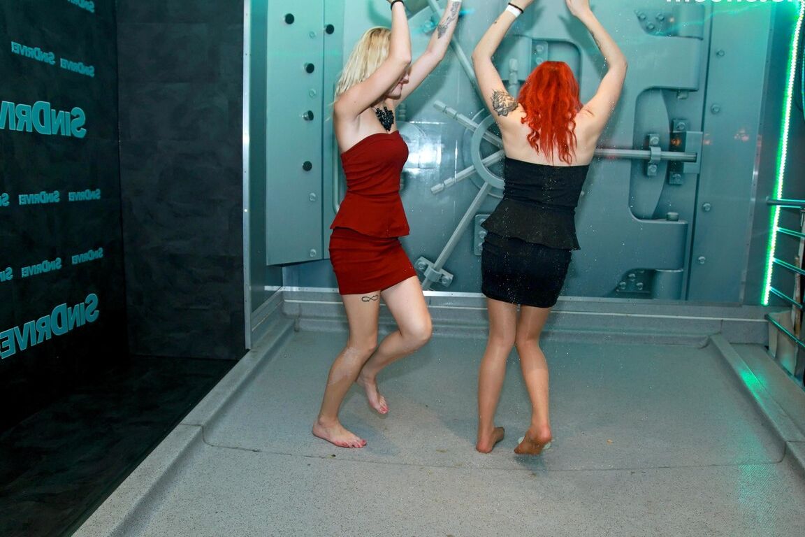 15P Clothed lesbians get soaking wet while dancing before they kiss
