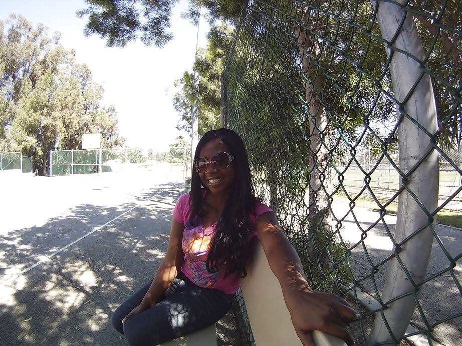 16P Adorable black babe Jessica Grabbit showing huge tits and butt
