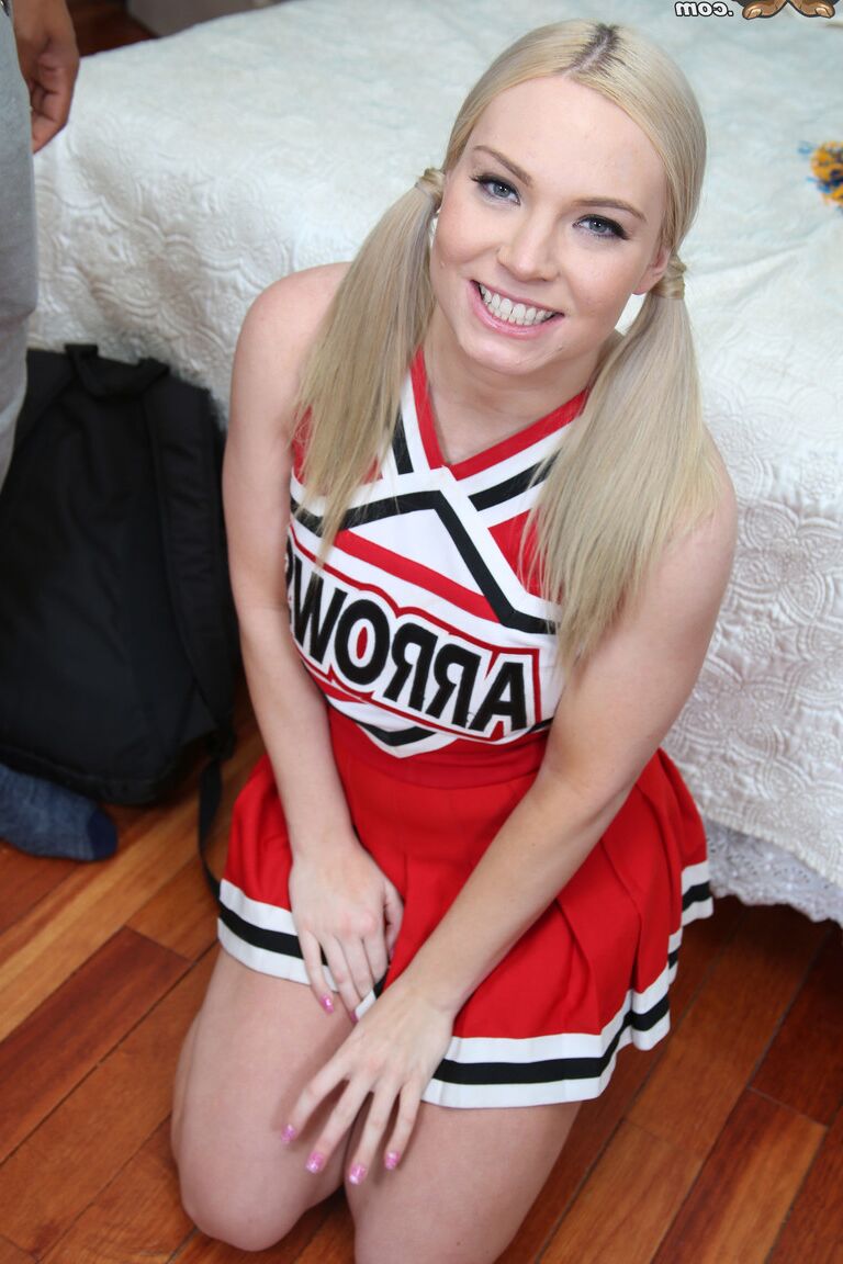 21P 18 La adolescente estadounidense Tiff Bannister tiene sexo con 2 hombres negros a la vez