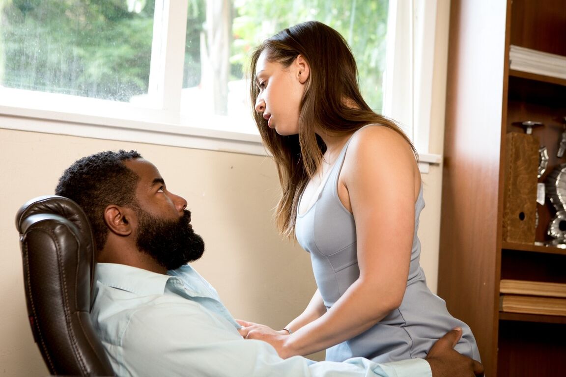 15P White girl Sara Luvv gets banged by her black stepfather in heels