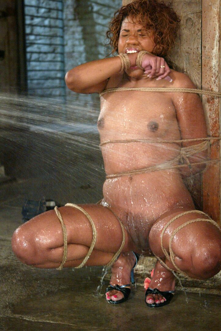 21P Bondage de agua Sydnee Capri