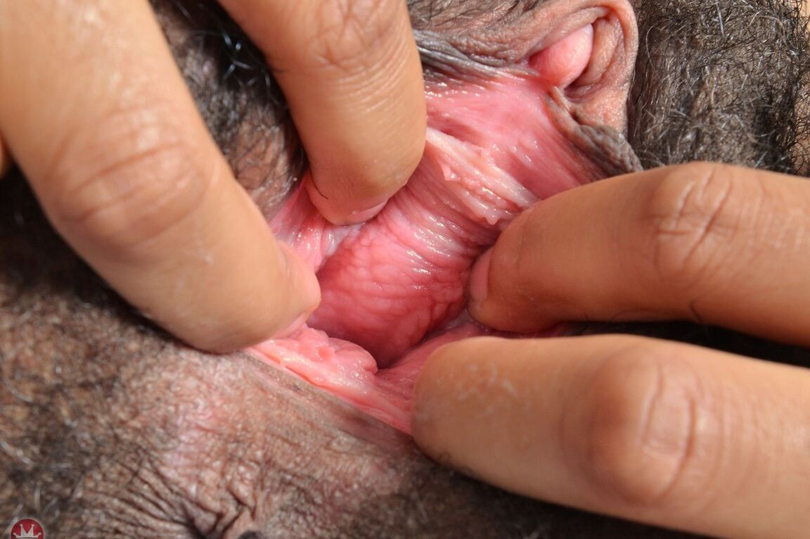 21P A exótica donzela de ébano Olivia Green exibe seu interminável buraco de amor de perto