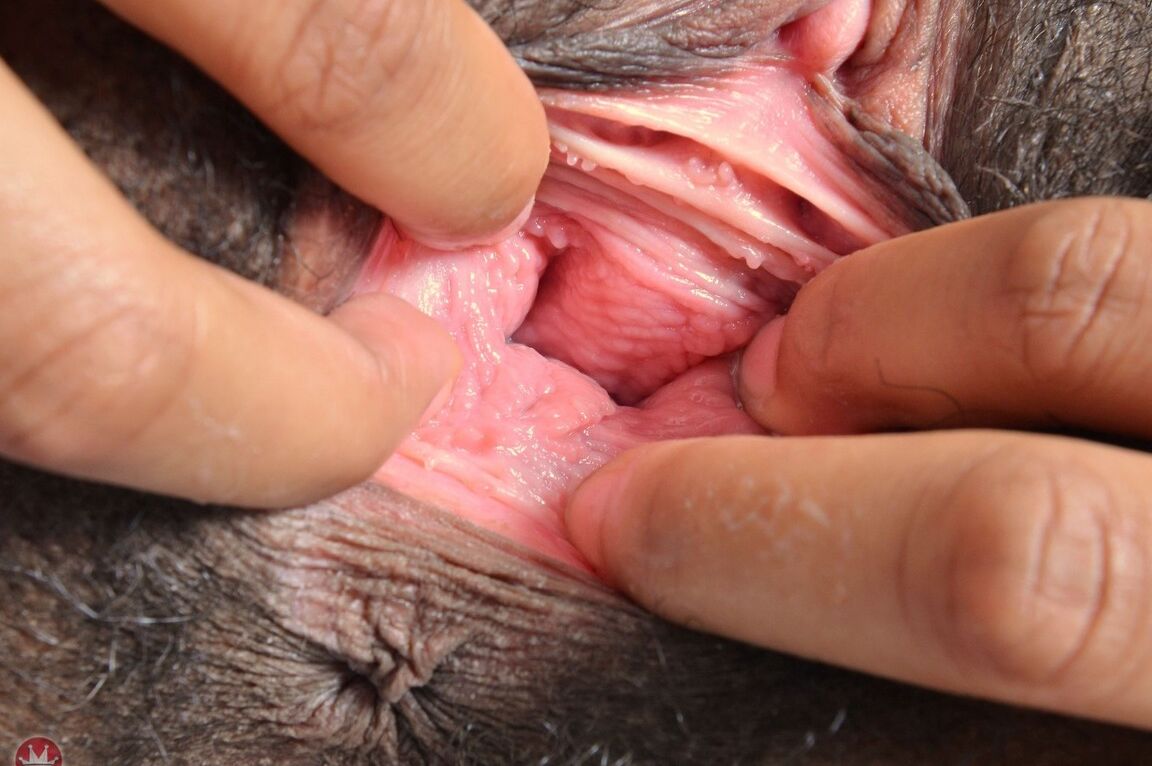 21P A exótica donzela de ébano Olivia Green exibe seu interminável buraco de amor de perto