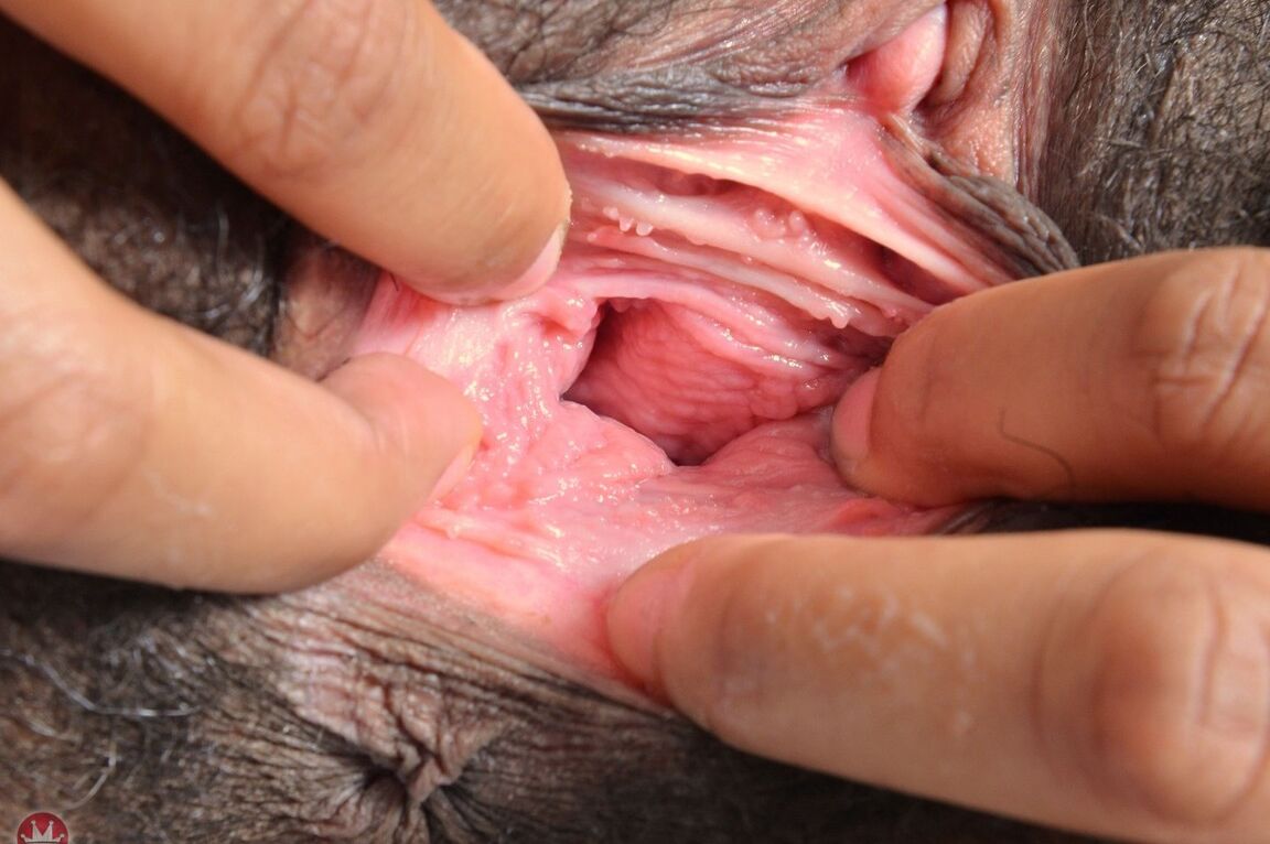 21P A exótica donzela de ébano Olivia Green exibe seu interminável buraco de amor de perto