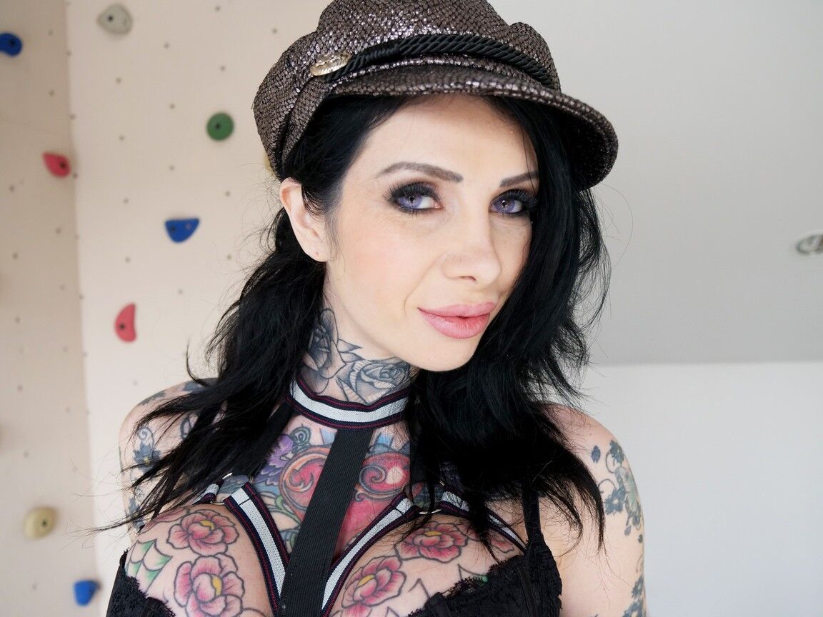 13P Ángel malvado Angelo Godshack, Megan Inky