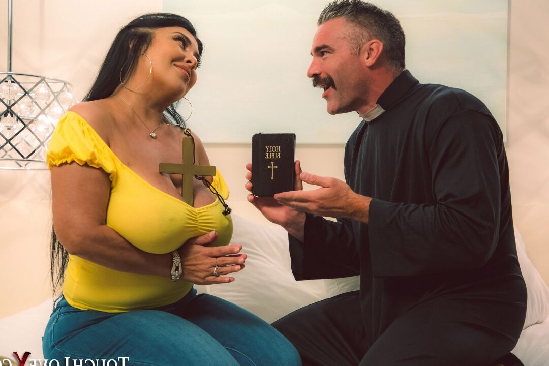 20P 巨乳のラティーナ女ジェイリーン・リオが悪魔祓い中に司祭を誘惑する