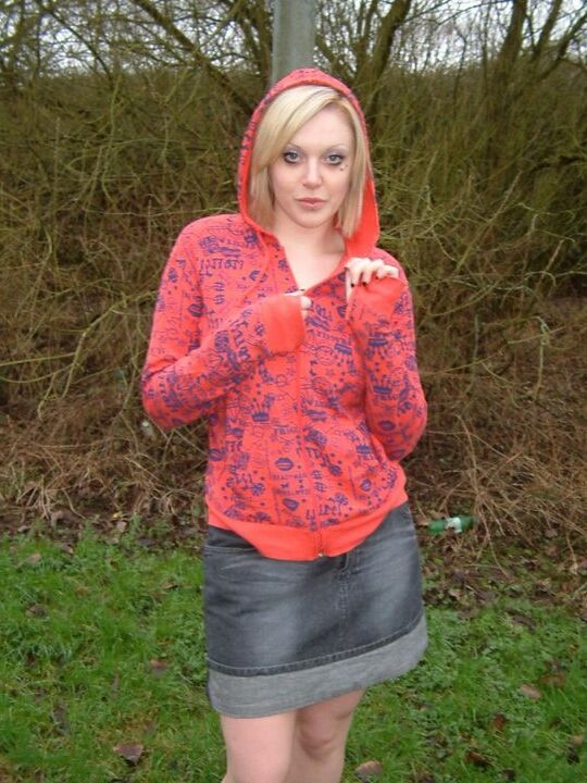 12P Horny blonde toys her twat at the intersection of walking paths in the country