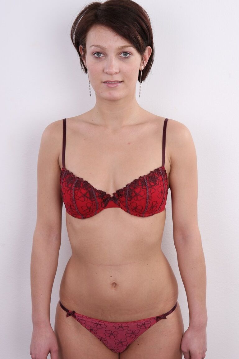 20P First timer with short hair takes off her clothes one item at a time