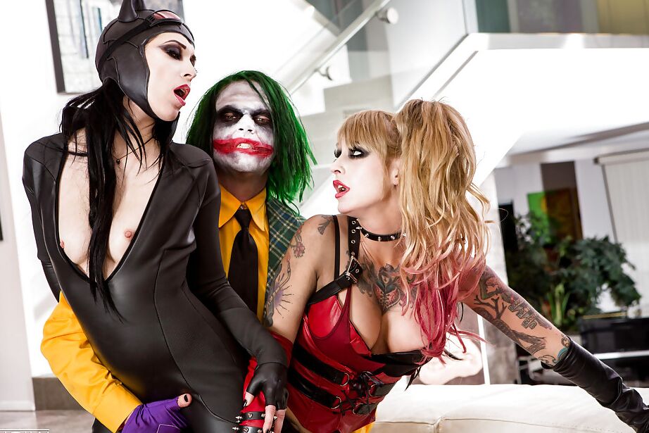 16P Kinky cosplay estrelas porno Aiden Ashley e Kleio Valentien chupando pau