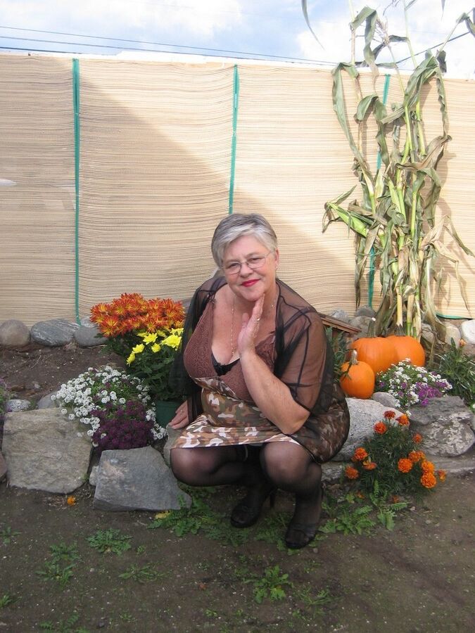 20P Fat nan Girdle Goddess sets her saggy boobs free of a girdle in the backyard