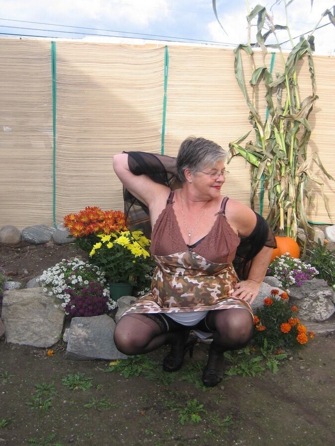 20P Fat nan Girdle Goddess sets her saggy boobs free of a girdle in the backyard