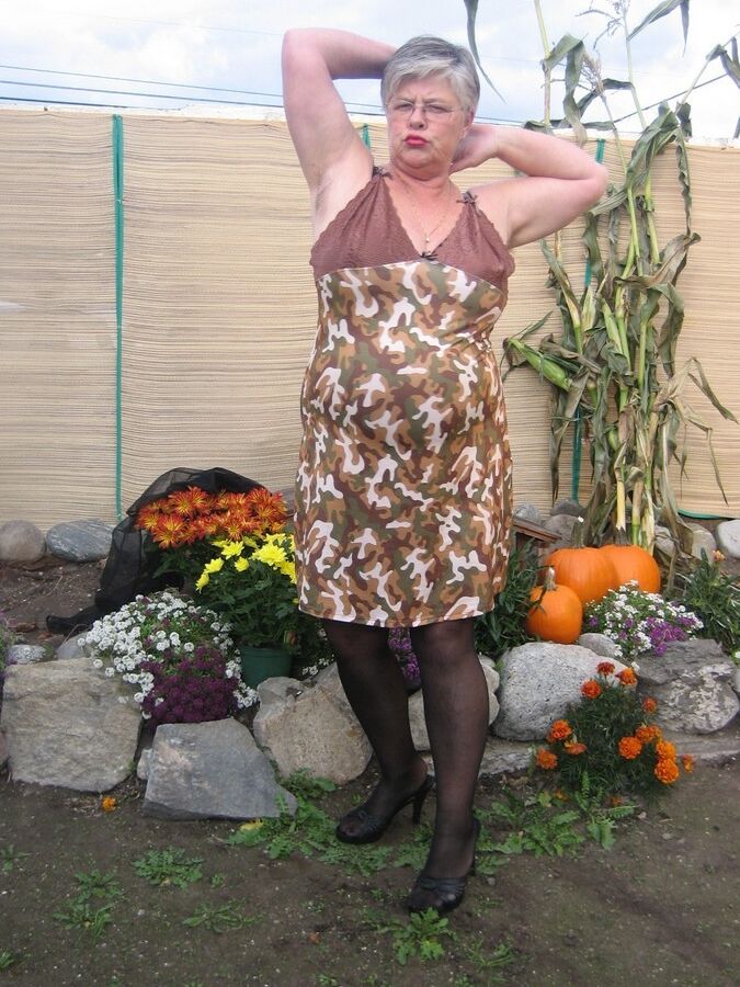 20P Fat nan Girdle Goddess sets her saggy boobs free of a girdle in the backyard