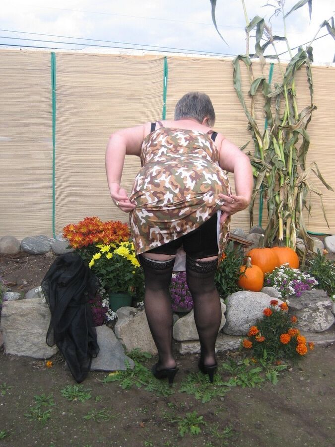 20P Fat nan Girdle Goddess sets her saggy boobs free of a girdle in the backyard