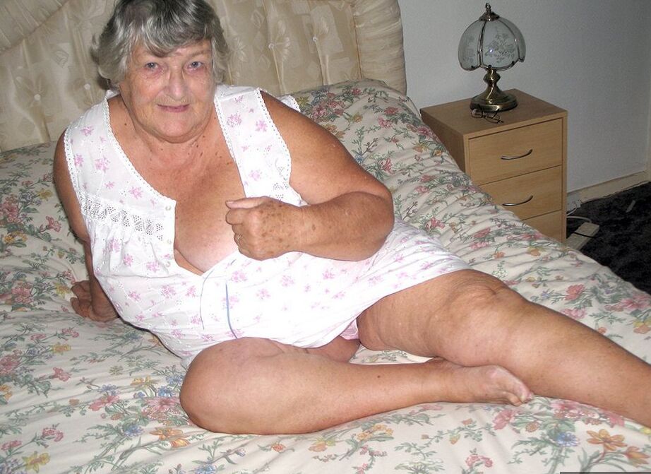 20P Old woman Grandma Libby grabs her fat roll after getting naked on a bed