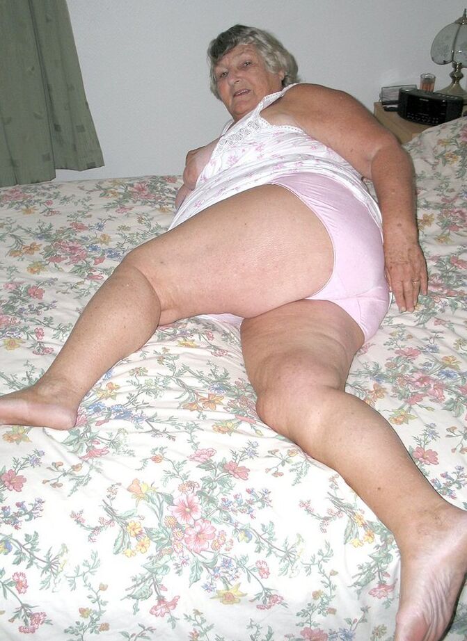 20P Old woman Grandma Libby grabs her fat roll after getting naked on a bed