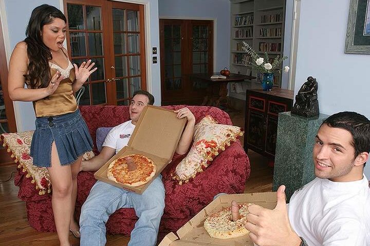 16P Stunning latina cougar has a fervent foursome with hung pizza-guys