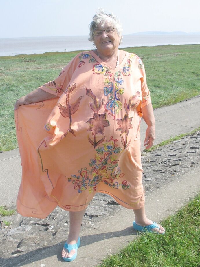 20P Geeky Grandma Libby flashing her monster mature curves in the filed