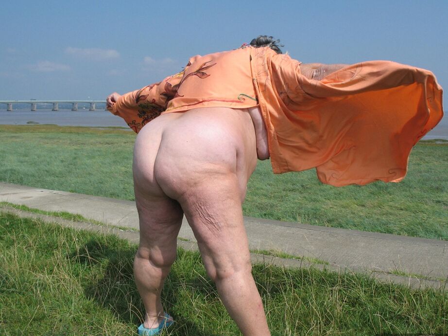20P Geeky Grandma Libby flashing her monster mature curves in the filed