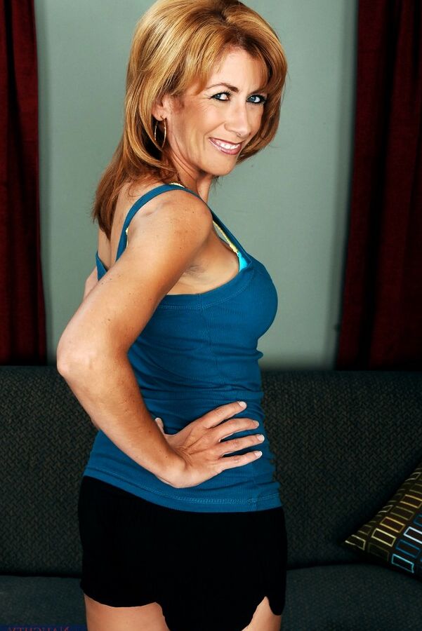 21P Mis amigos Hot Mom Alan Stafford, Brad Hardy, Mikela Kennedy