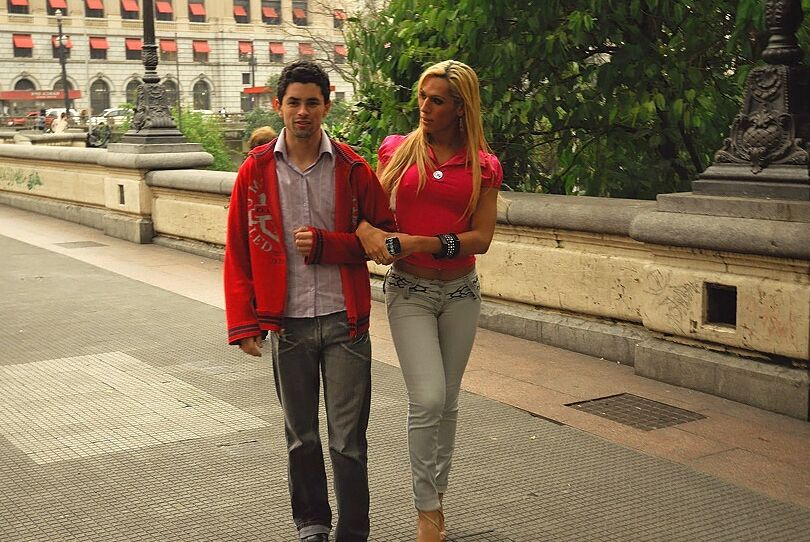 16P La hermosa transexual rubia Paola Lima mostrando sus grandes tetas transexuales
