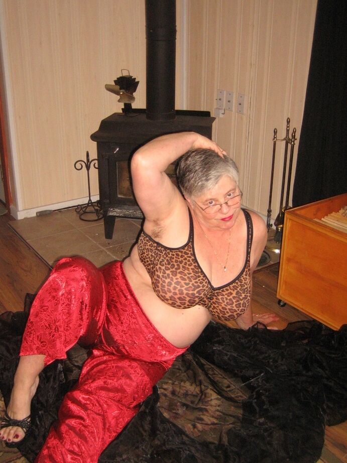 20P Old amateur Girdle Goddess gets naked in front of a parlour stove