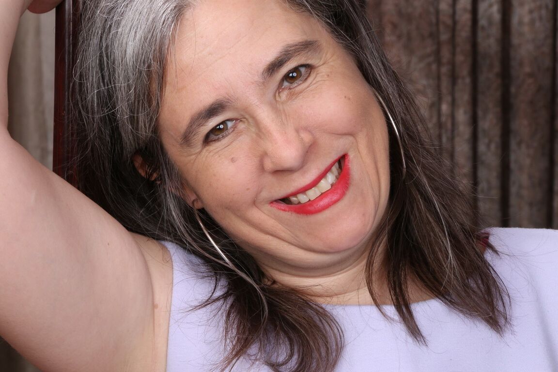 14P American grandmother decides to pose in the nude before her time runs out
