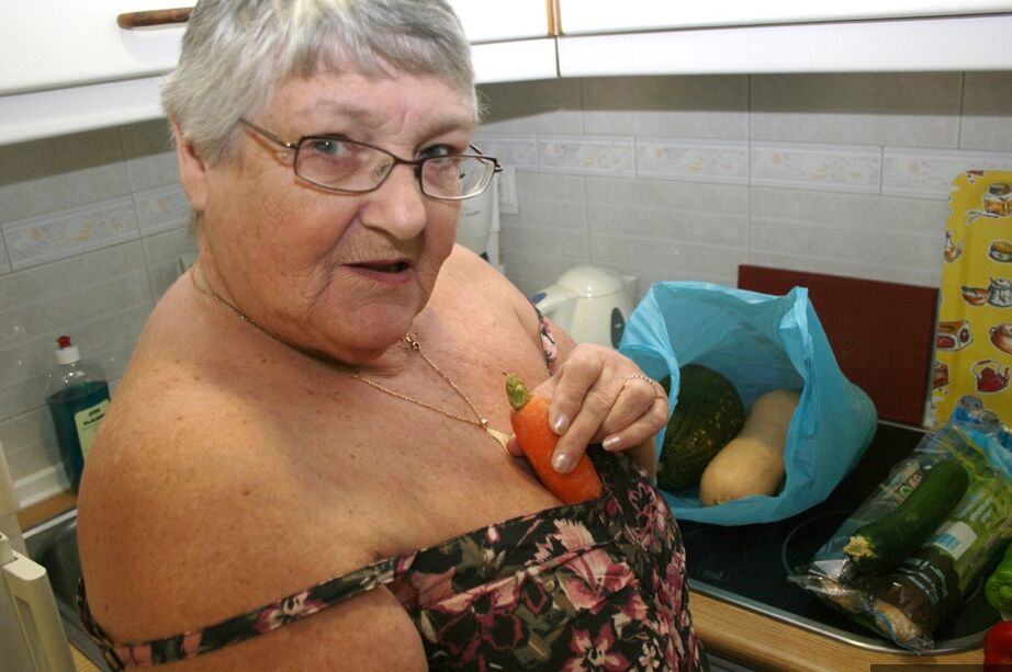 20P Obese UK nan Grandma Libby gets totally naked while playing with veggies