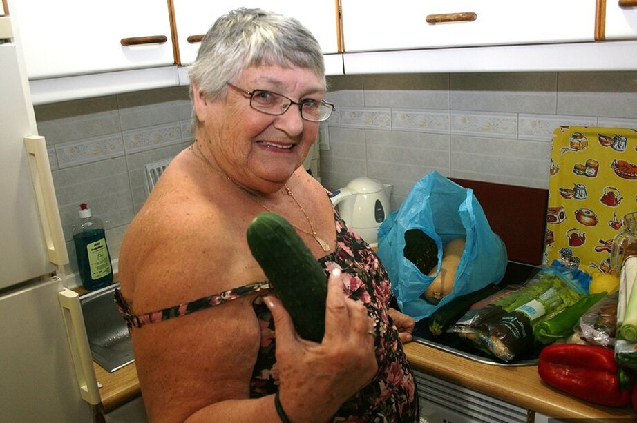 20P Obese UK nan Grandma Libby gets totally naked while playing with veggies