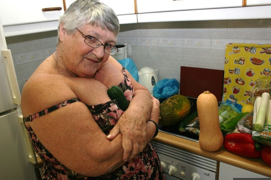 20P Obese UK nan Grandma Libby gets totally naked while playing with veggies