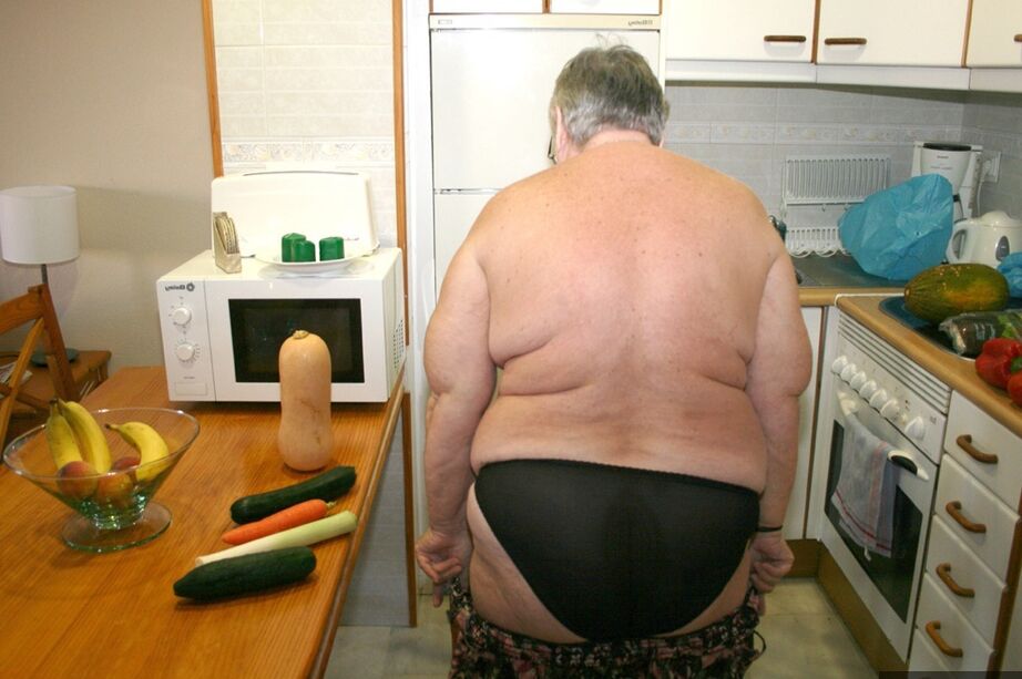 20P Obese UK nan Grandma Libby gets totally naked while playing with veggies