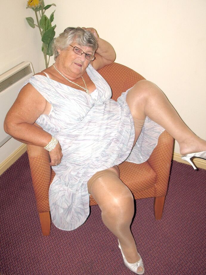 20P A velha britânica vovó Libby mostra seu corpo obeso