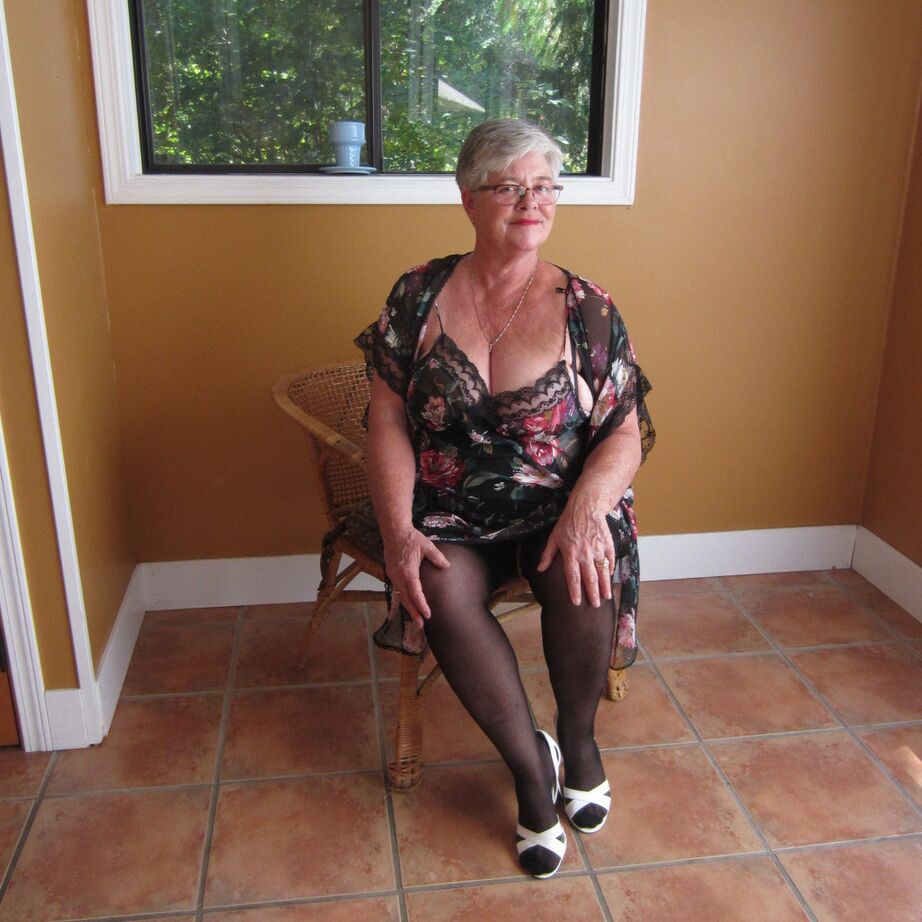 20P Sassy old Girdle Goddess disrobes to expose big saggy tits wearing a girdle