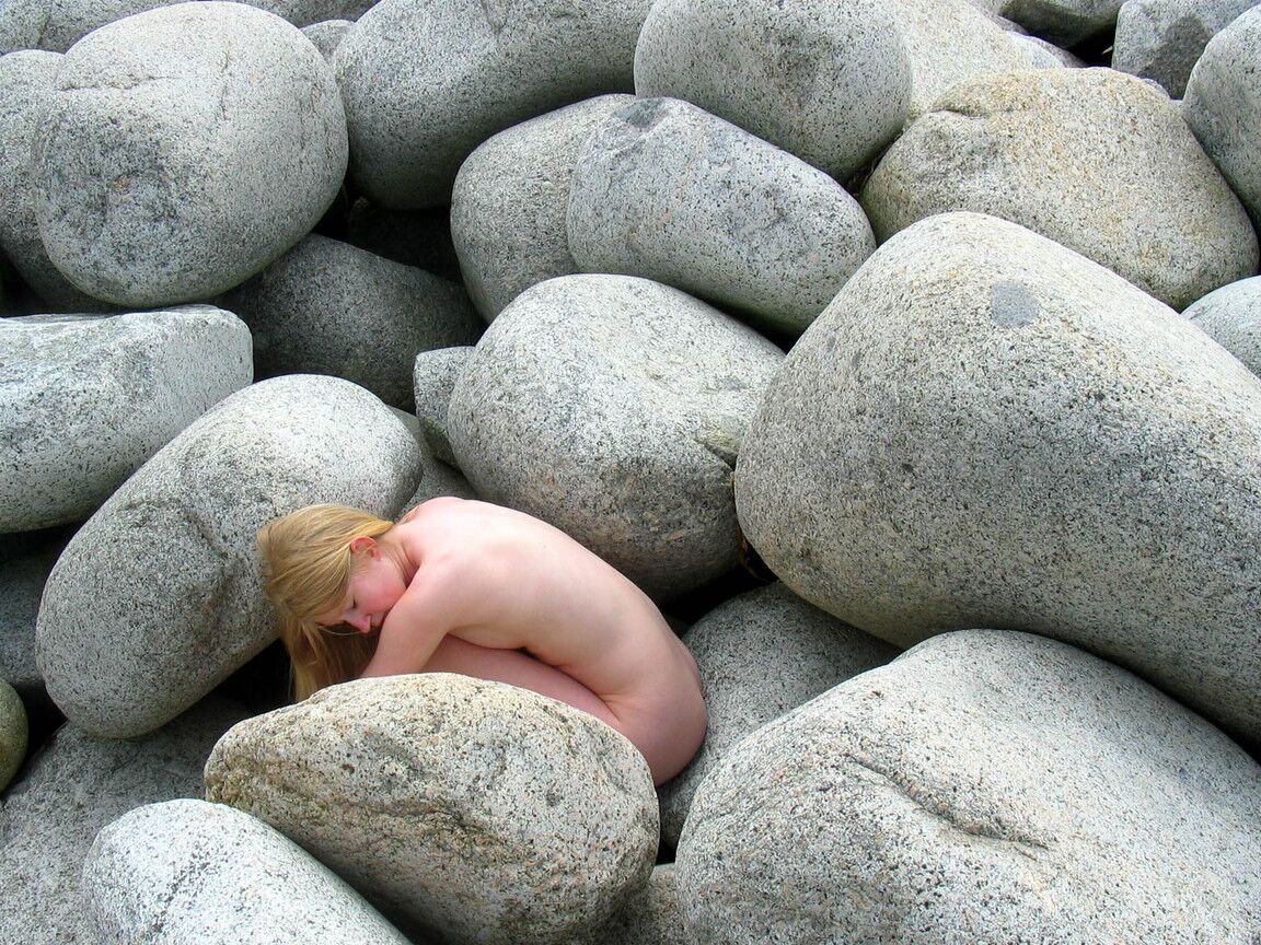 21P Modelos adolescentes amateurs desvergonzadas posando desnudas en la hermosa naturaleza