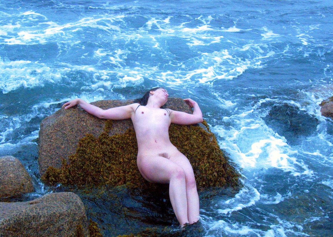 21P Modelos adolescentes amateurs desvergonzadas posando desnudas en la hermosa naturaleza