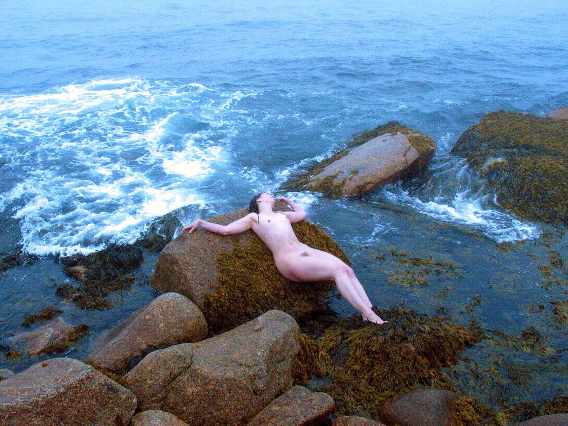 21P Modelos adolescentes amateurs desvergonzadas posando desnudas en la hermosa naturaleza