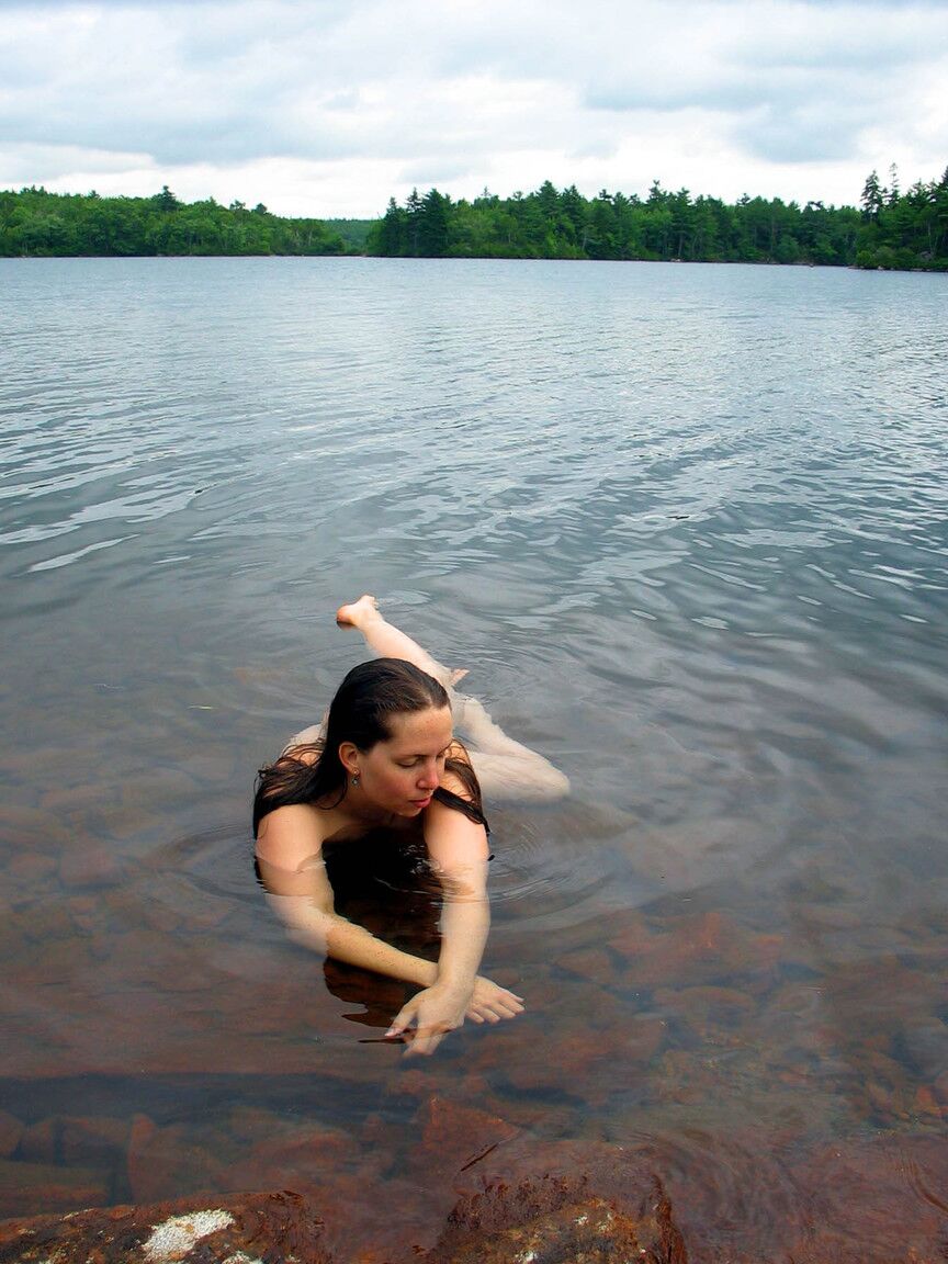 21P Modelos adolescentes amateurs desvergonzadas posando desnudas en la hermosa naturaleza