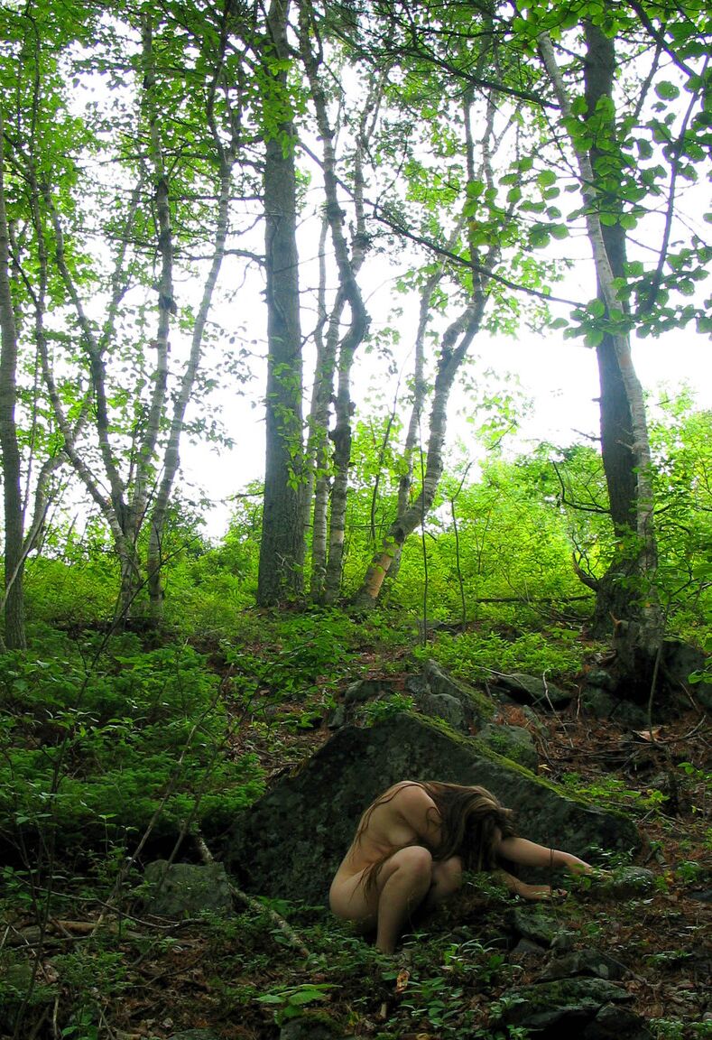21P Modelos adolescentes amateurs desvergonzadas posando desnudas en la hermosa naturaleza
