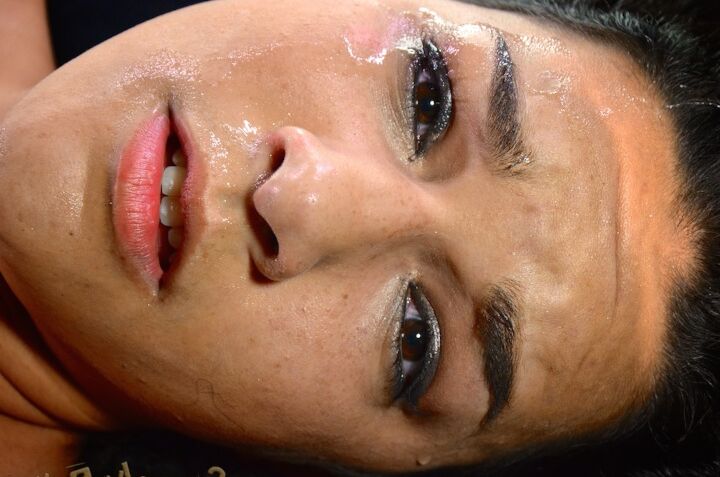 16P A adolescente latina Paisley Parker é fodida na garganta em cativeiro antes de fazer um tratamento facial