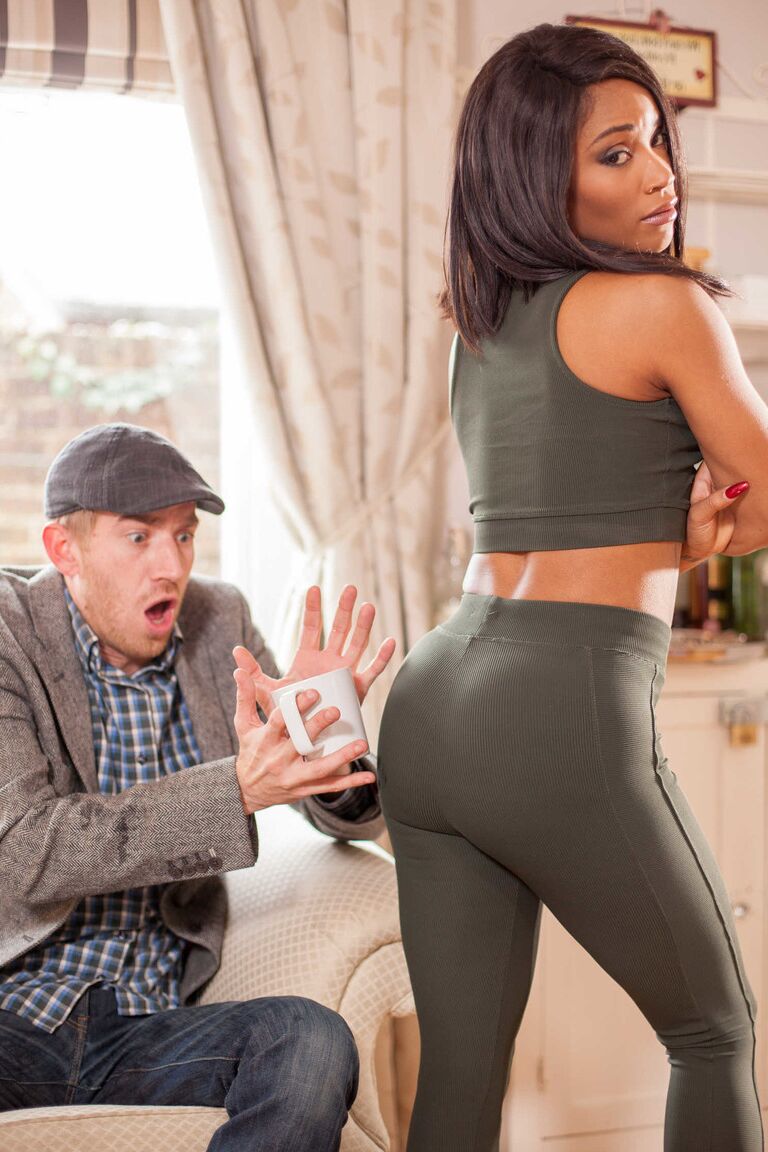 21P Cara branco excêntrico com carne enorme bate nesse ébano gostoso Kiki Minaj