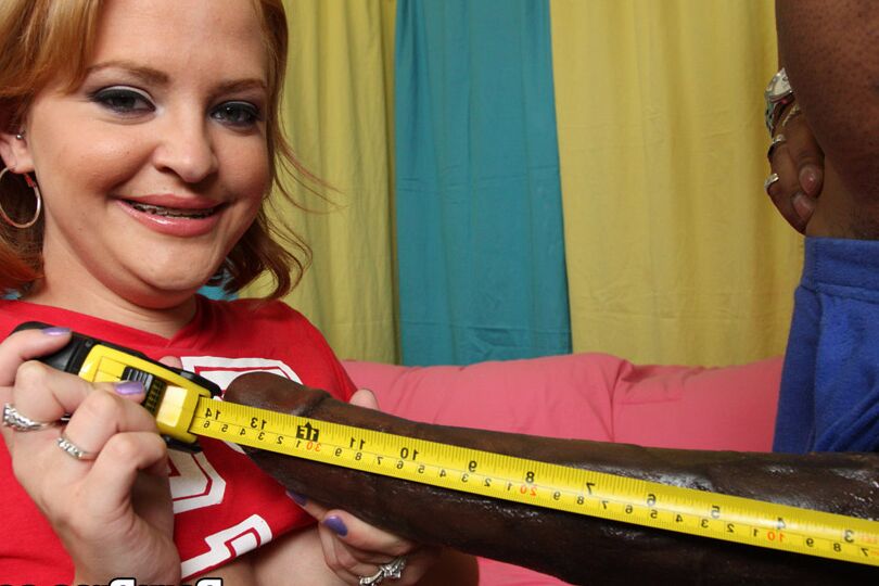 16P Jovem esportiva Hailey Jane transando com um pau carnudo com bukkake