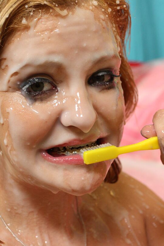 16P Jovem esportiva Hailey Jane transando com um pau carnudo com bukkake