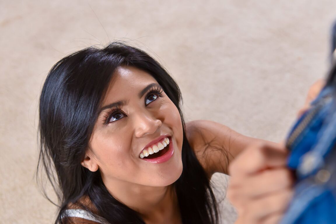 19P Strikingly beautiful Japanese girl Ember Snow kneels for open mouth money shot