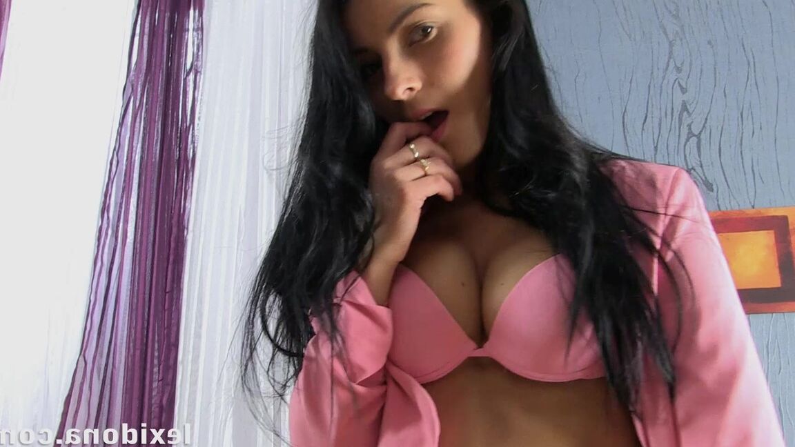 15P Dark haired Lexi Dona keeps her complexion clear by sucking for a cum facial